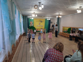 Танец для мамочки .